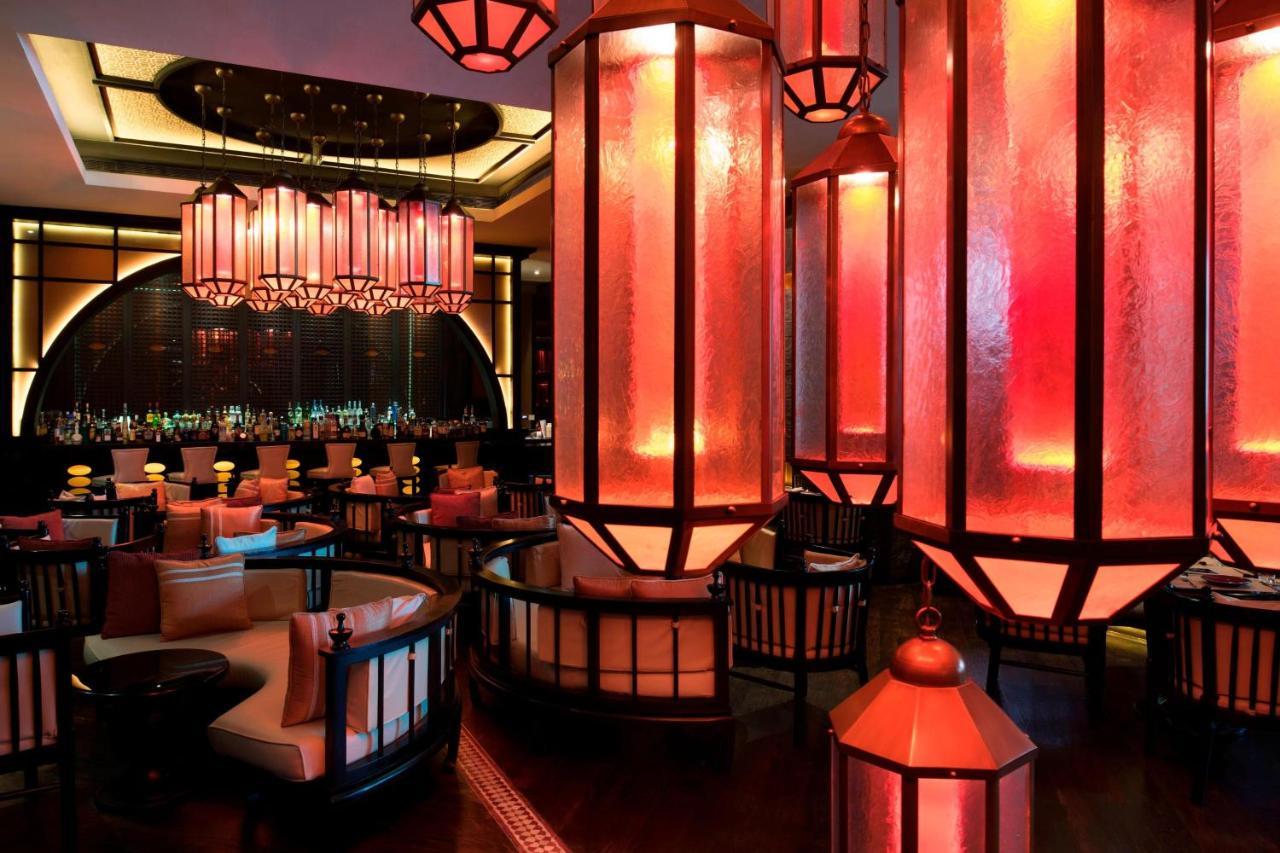Hotel W Ad Dawhah Esterno foto The interior of the bar