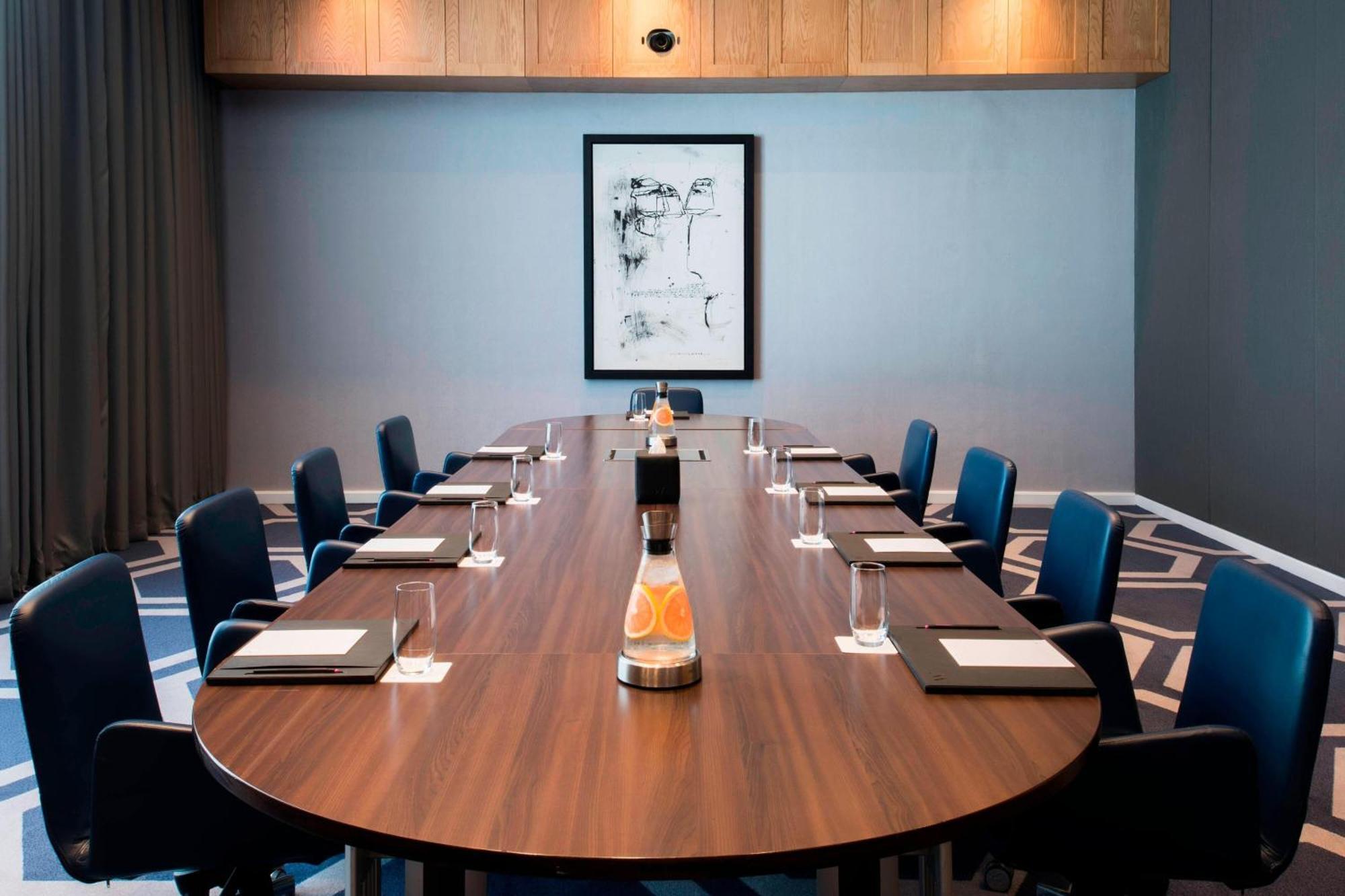 Hotel W Ad Dawhah Esterno foto Boardroom at The Westin