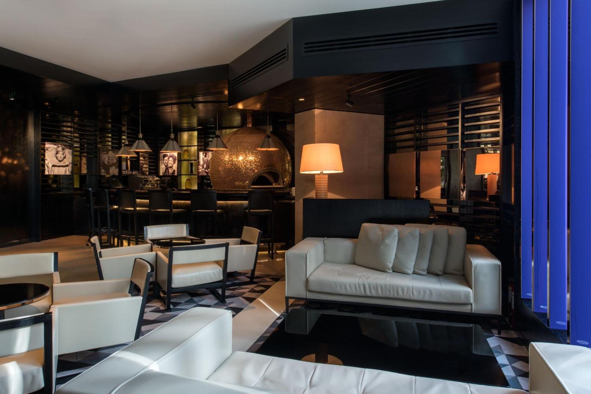 Hotel W Ad Dawhah Esterno foto The bar at the Mandarin Oriental, Paris
