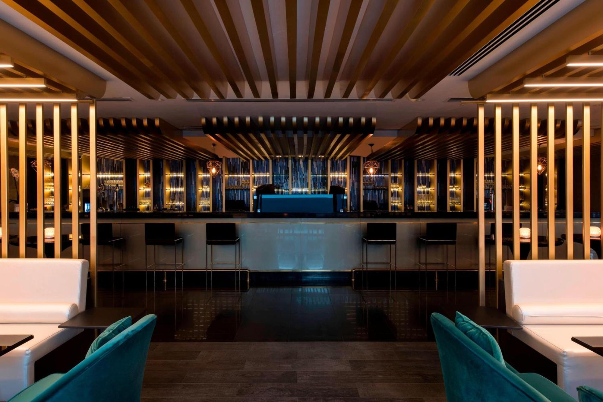Hotel W Ad Dawhah Esterno foto The bar at the lounge