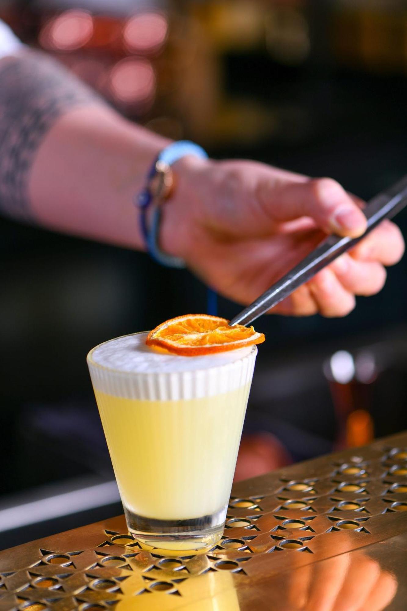 Hotel W Ad Dawhah Esterno foto A lemon drop cocktail